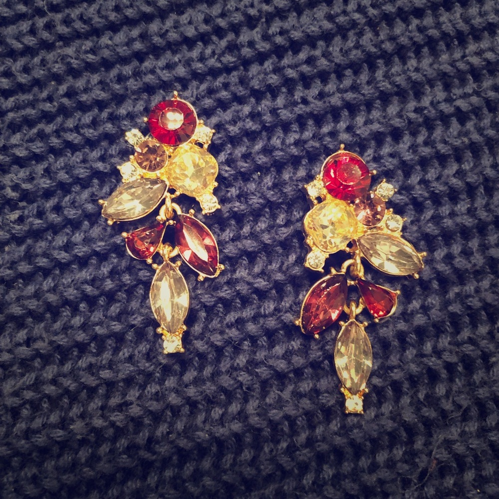 Sparkling red earrings